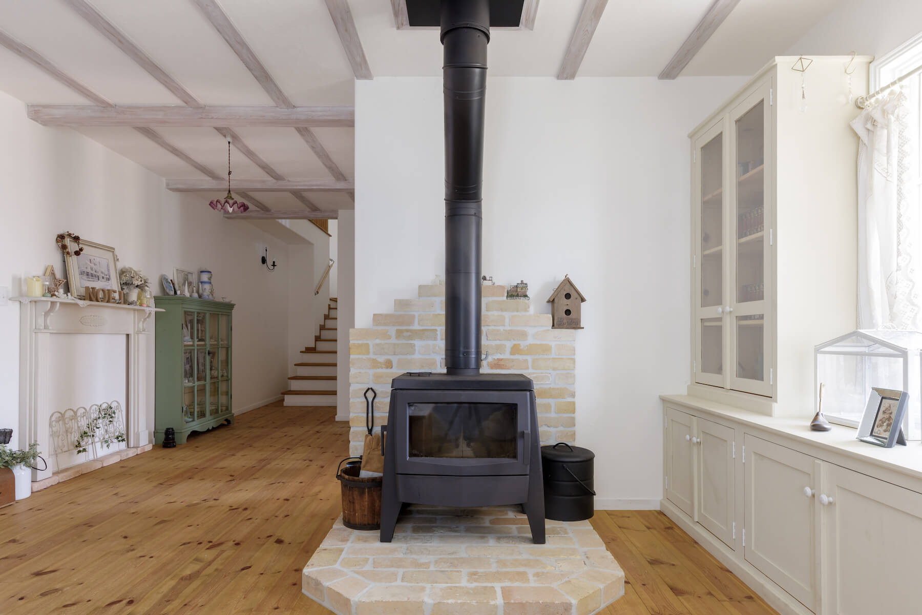 北仏のフレンチスタイルの輸入注文住宅の暖炉