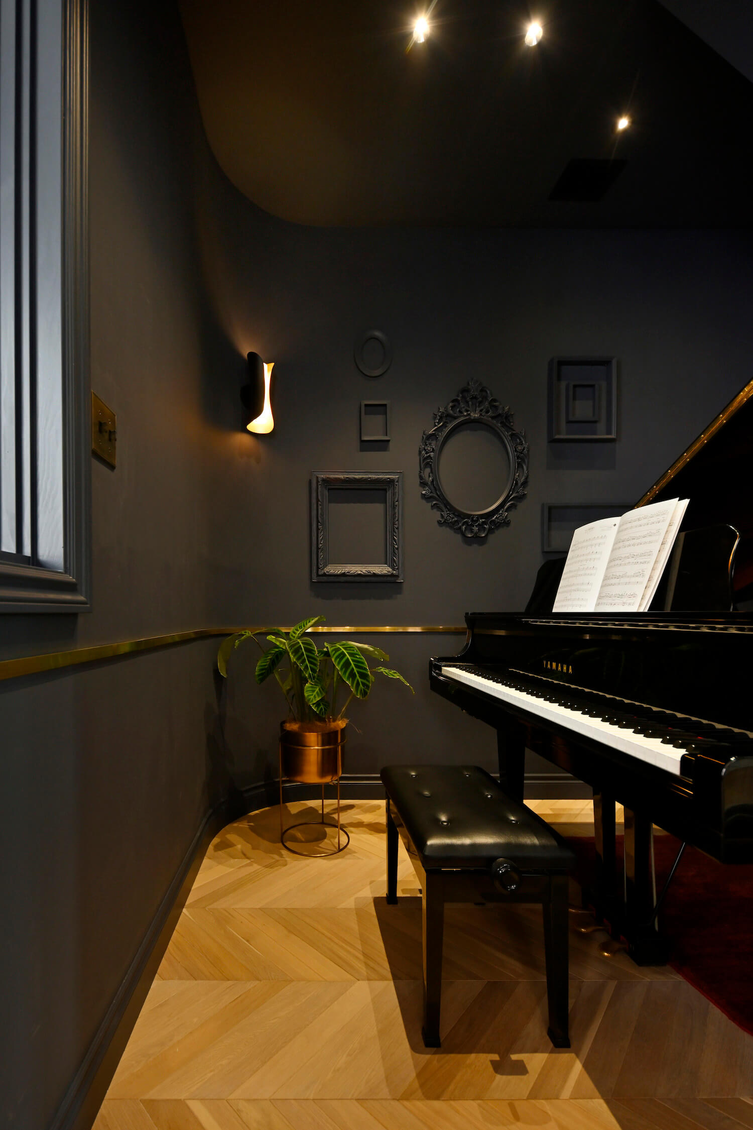 ファームハウススタイルの輸入注文住宅のピアノ